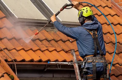 Démoussage et hydrofuge de toiture à Mondavezan