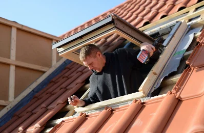 Pose de fenêtres de toit Velux à Mondavezan